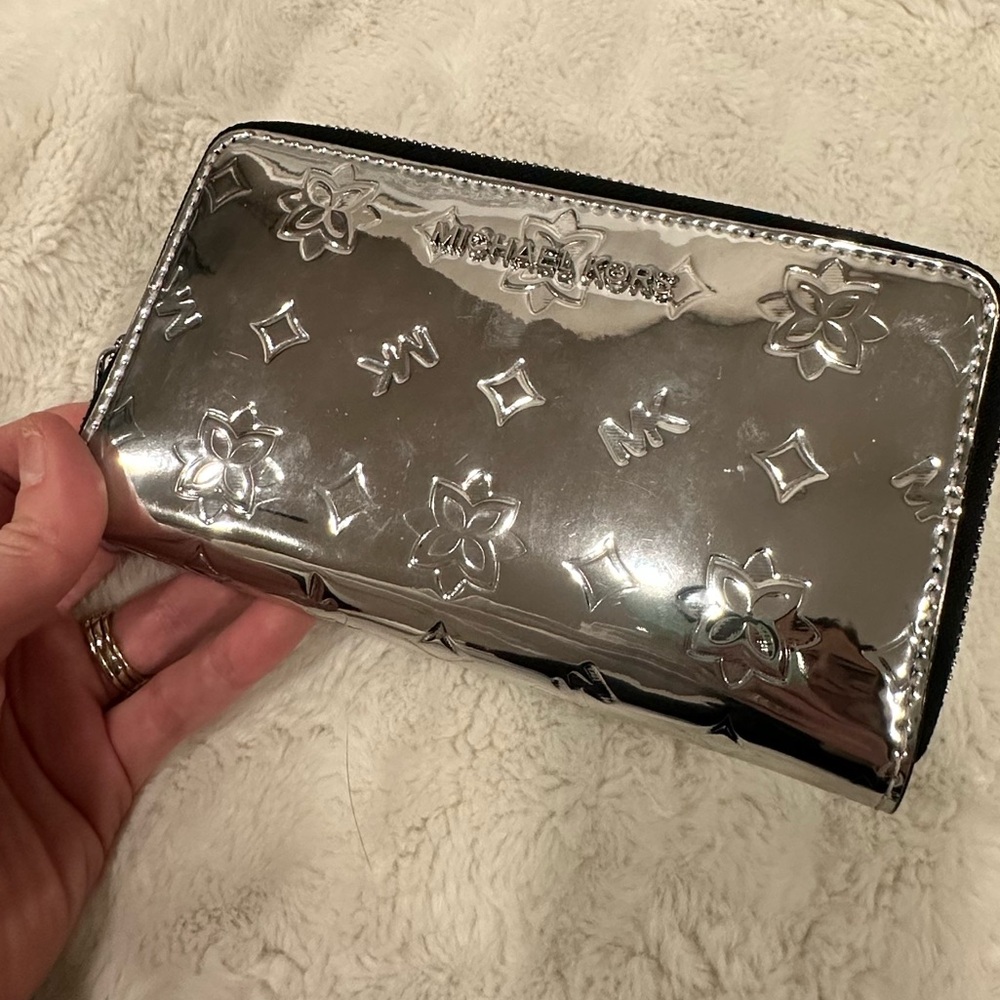 Michael Kors Jet Set Wristlet in Silver - Picture 3 of 5